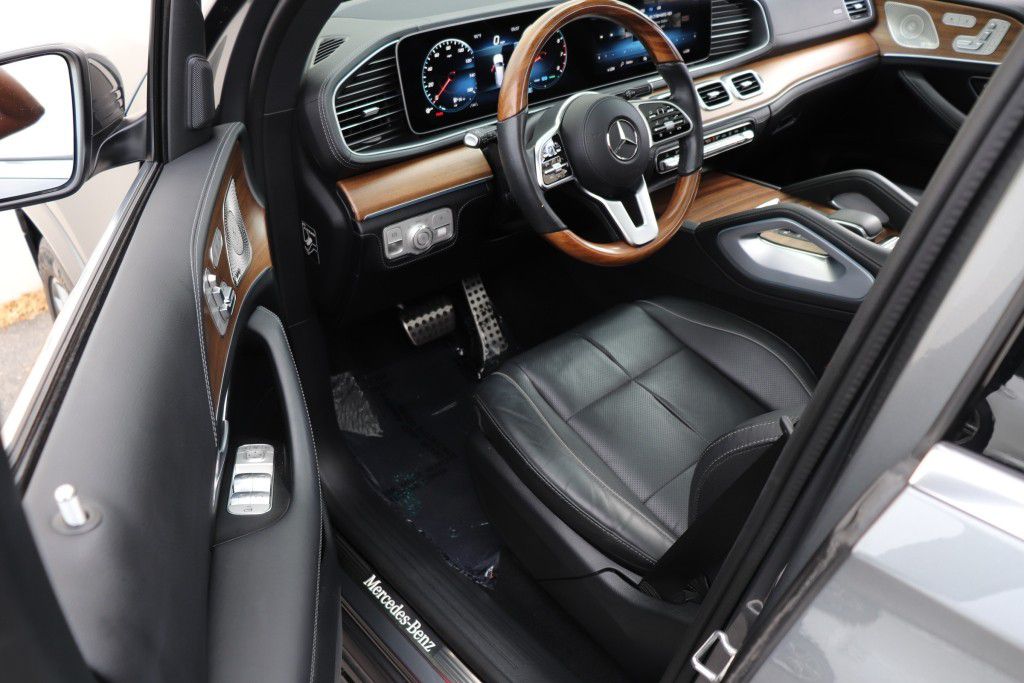 Photo 16 of this MERCEDES-BENZ GLS 580 4MATIC