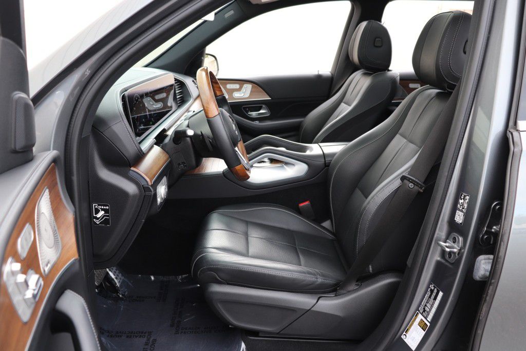 Photo 18 of this MERCEDES-BENZ GLS 580 4MATIC