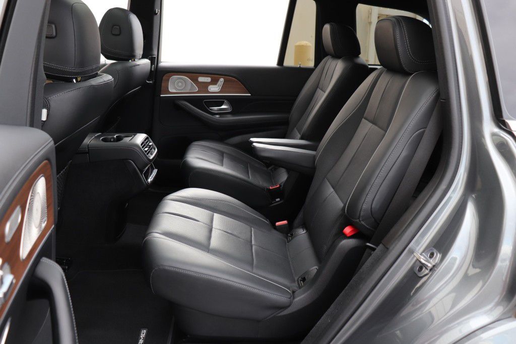 Photo 21 of this MERCEDES-BENZ GLS 580 4MATIC