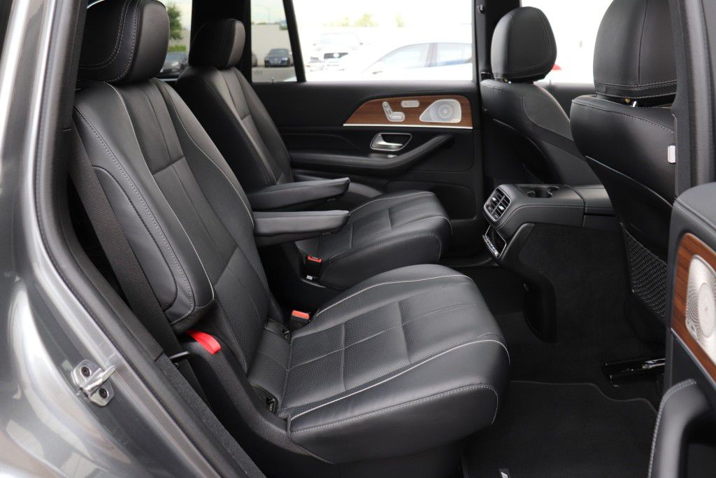 Photo 31 of this MERCEDES-BENZ GLS 580 4MATIC