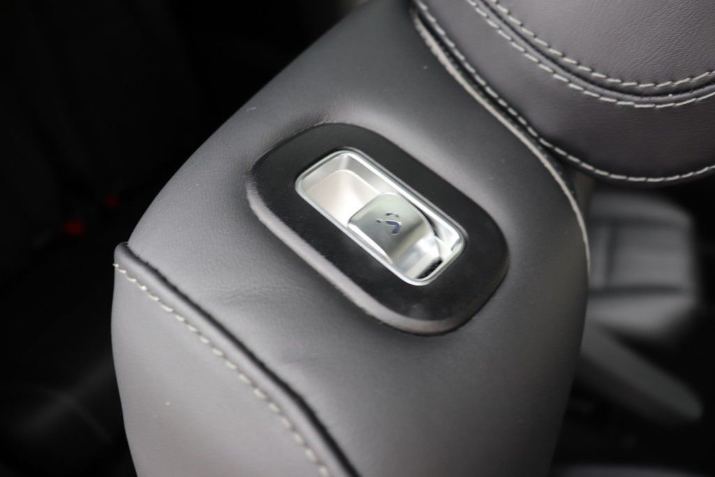 Photo 33 of this MERCEDES-BENZ GLS 580 4MATIC