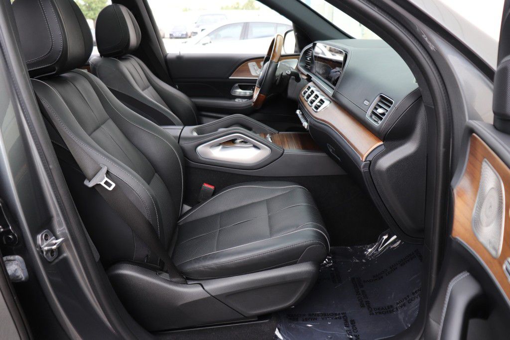 Photo 37 of this MERCEDES-BENZ GLS 580 4MATIC