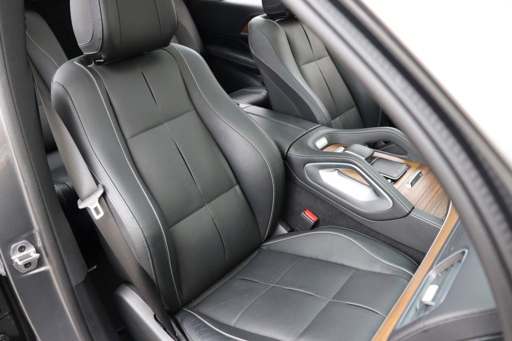 Photo 38 of this MERCEDES-BENZ GLS 580 4MATIC