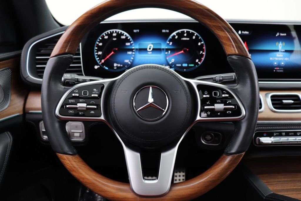 Photo 46 of this MERCEDES-BENZ GLS 580 4MATIC