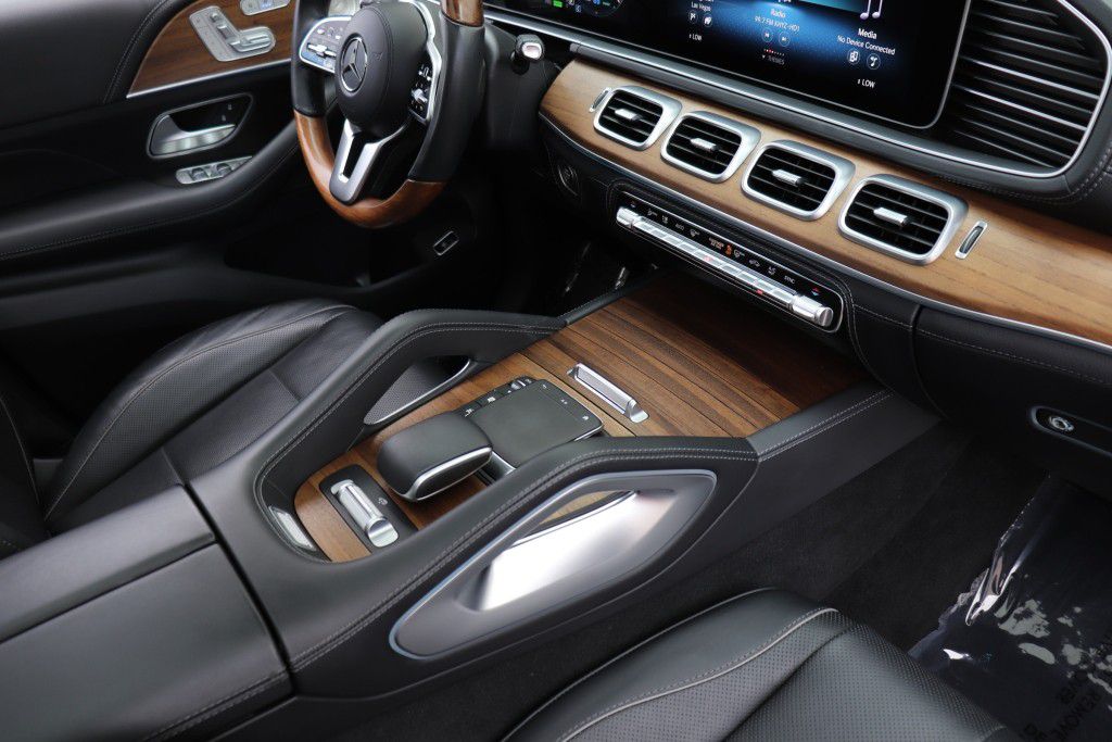 Photo 60 of this MERCEDES-BENZ GLS 580 4MATIC