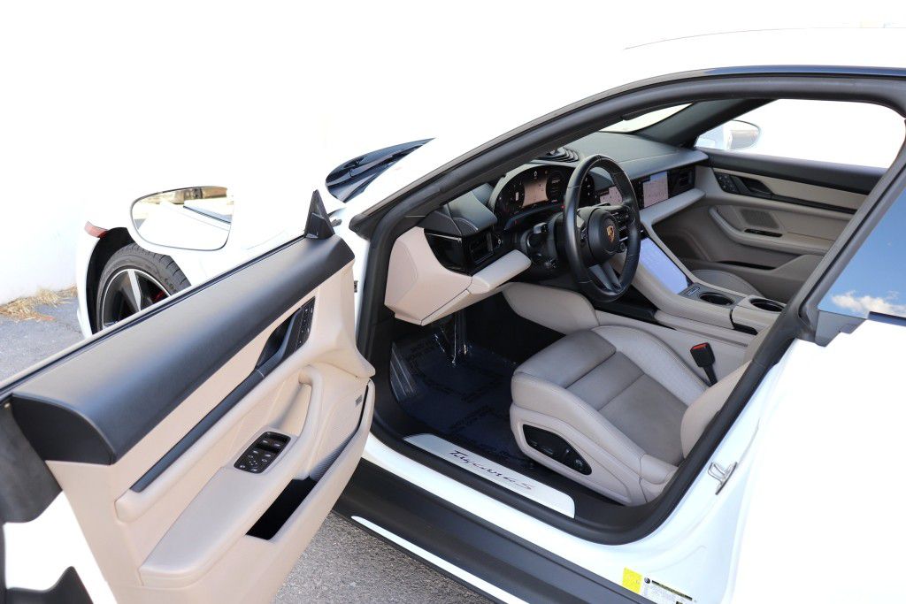 Photo 2 of this PORSCHE TAYCAN 4S