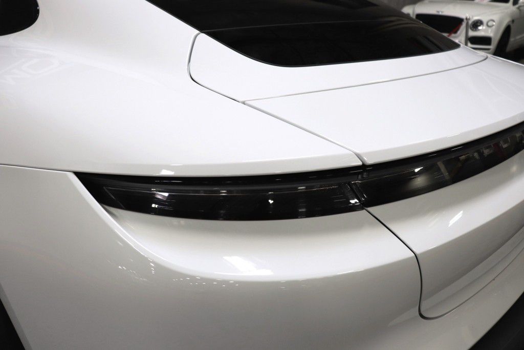 Photo 5 of this PORSCHE TAYCAN 4S