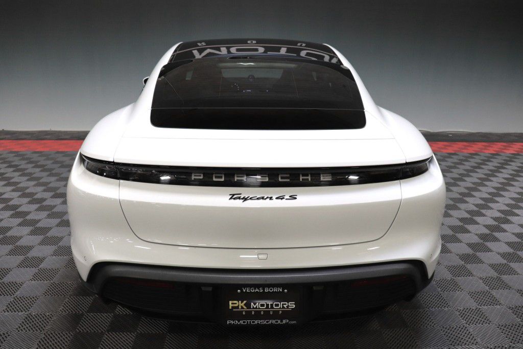 Photo 7 of this PORSCHE TAYCAN 4S