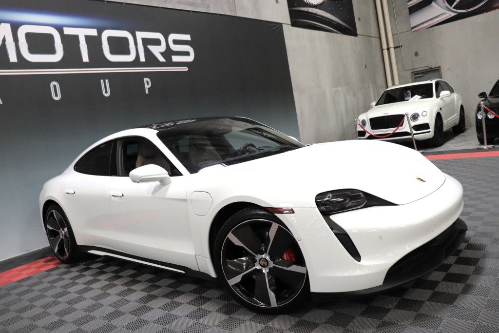 Photo 11 of this PORSCHE TAYCAN 4S