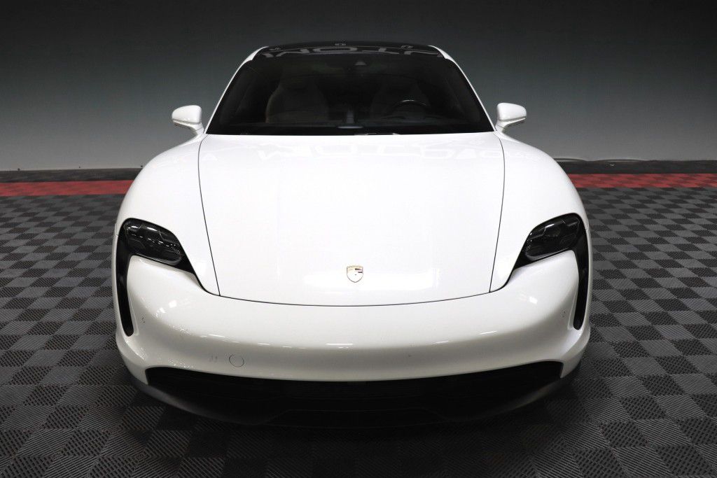 Photo 12 of this PORSCHE TAYCAN 4S