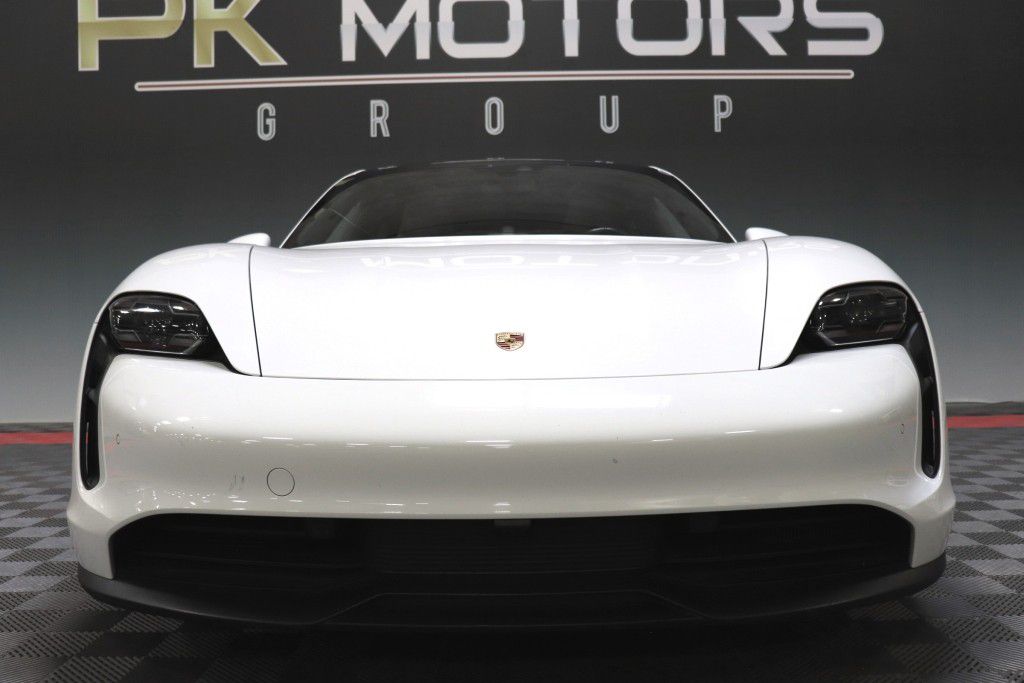 Photo 13 of this PORSCHE TAYCAN 4S