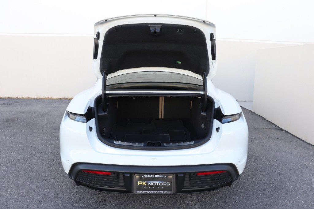 Photo 22 of this PORSCHE TAYCAN 4S