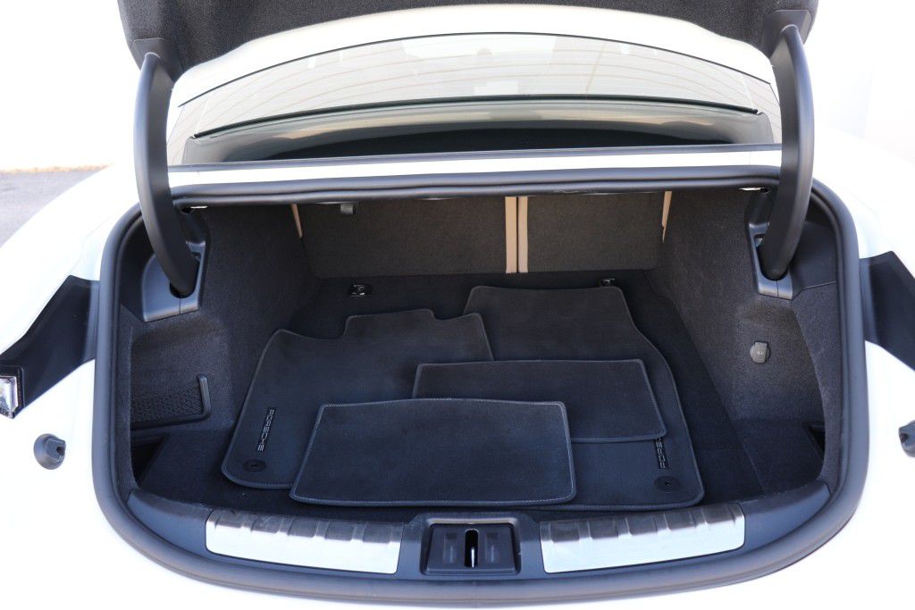 Photo 24 of this PORSCHE TAYCAN 4S
