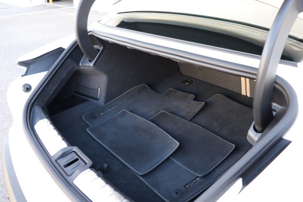 Photo 25 of this PORSCHE TAYCAN 4S