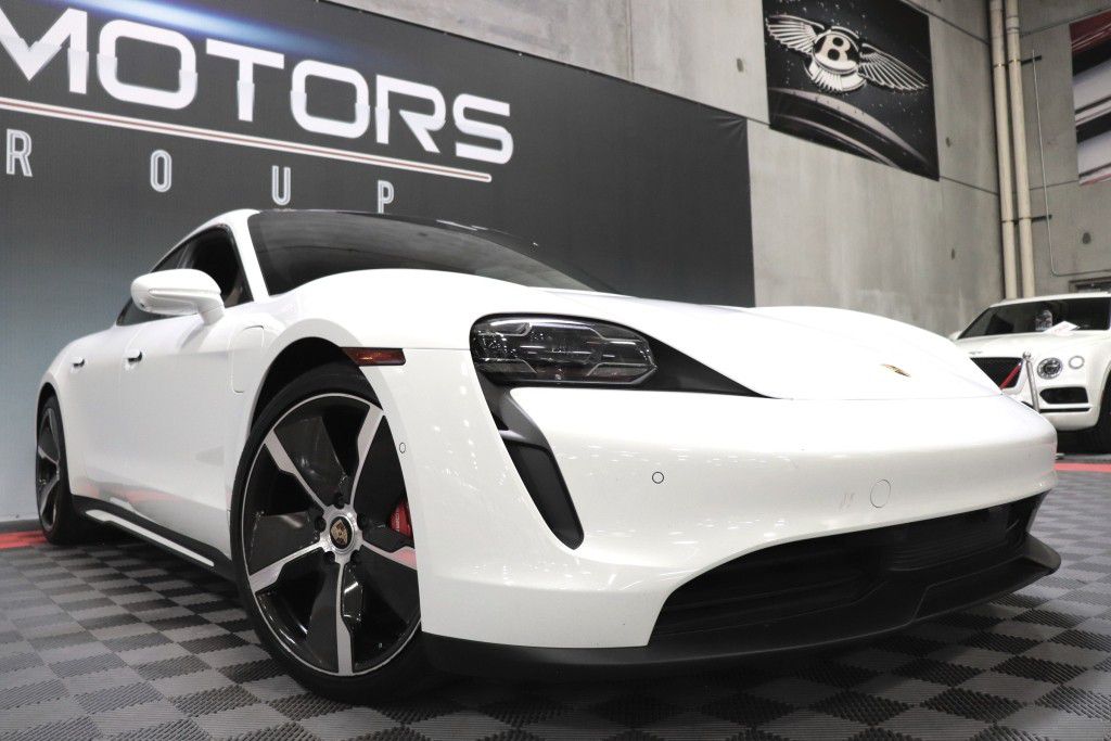 Photo 67 of this PORSCHE TAYCAN 4S