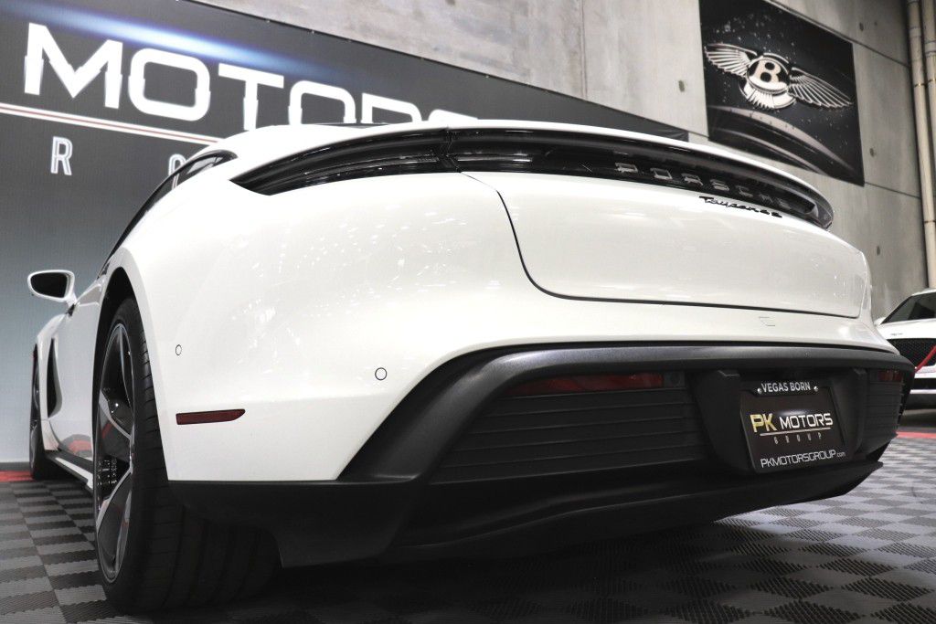 Photo 73 of this PORSCHE TAYCAN 4S