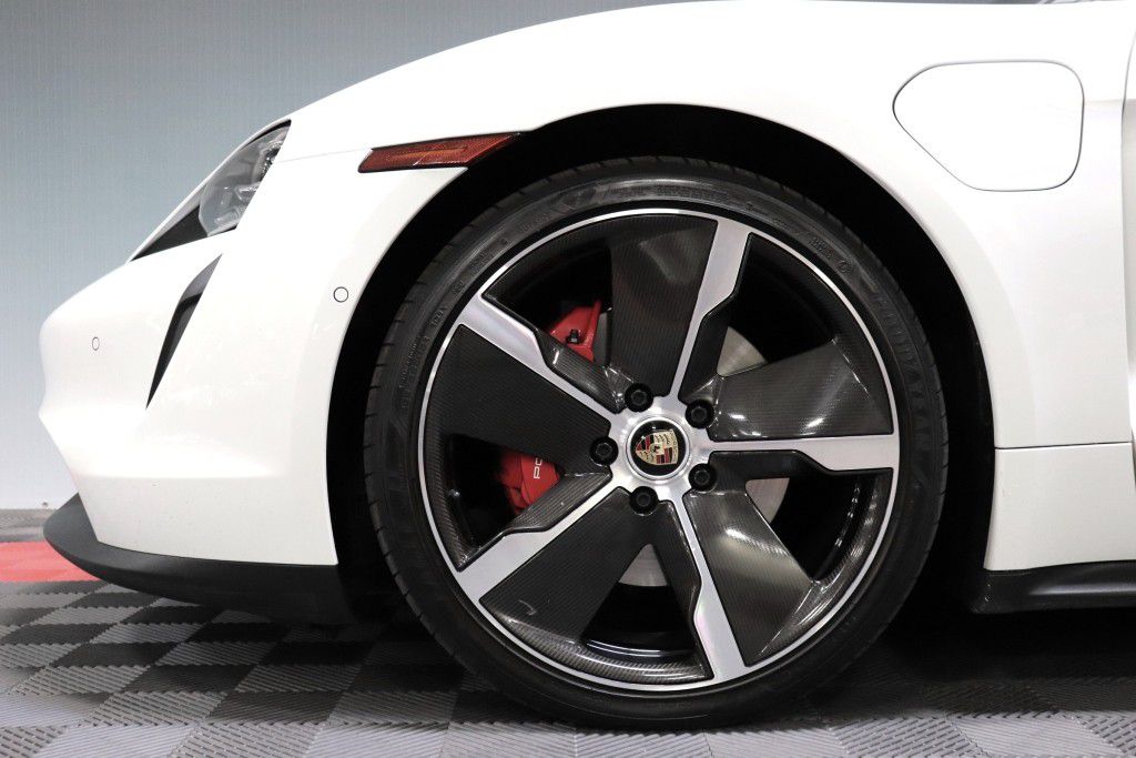Photo 74 of this PORSCHE TAYCAN 4S