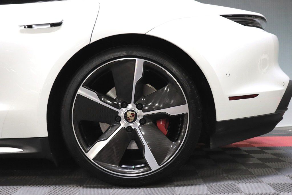 Photo 75 of this PORSCHE TAYCAN 4S