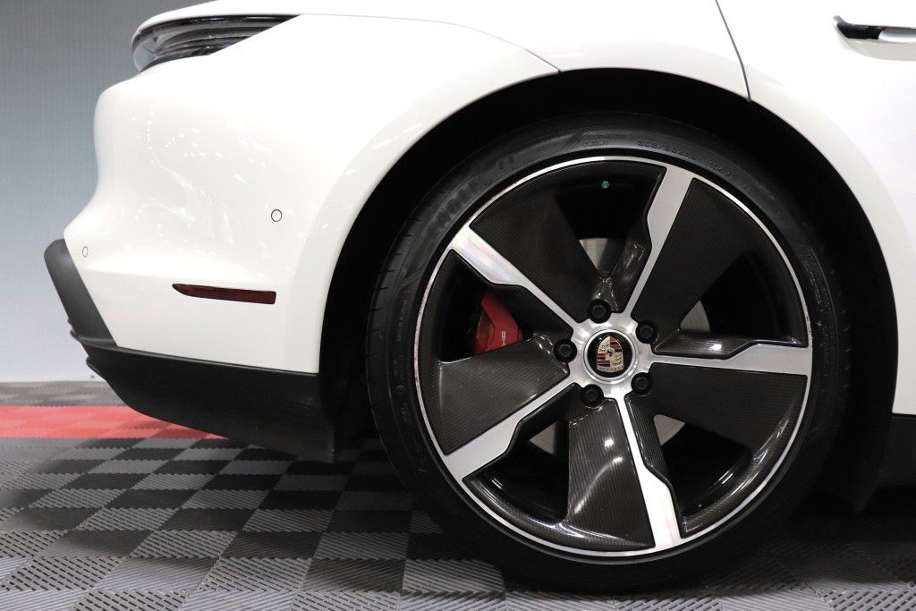 Photo 76 of this PORSCHE TAYCAN 4S
