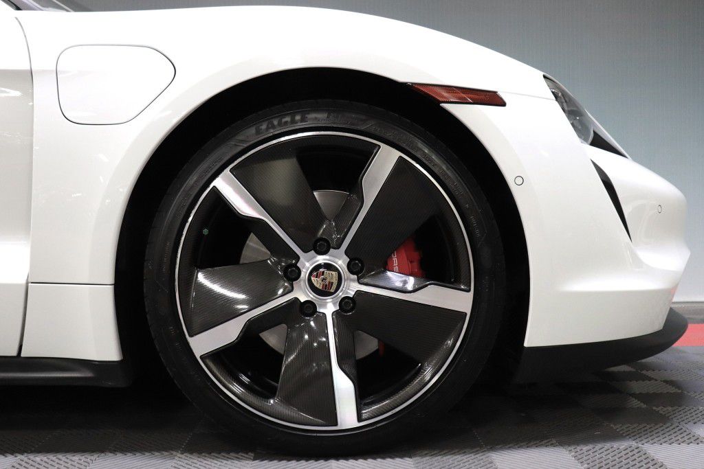 Photo 77 of this PORSCHE TAYCAN 4S