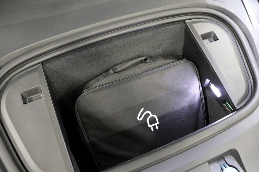 Photo 79 of this PORSCHE TAYCAN 4S