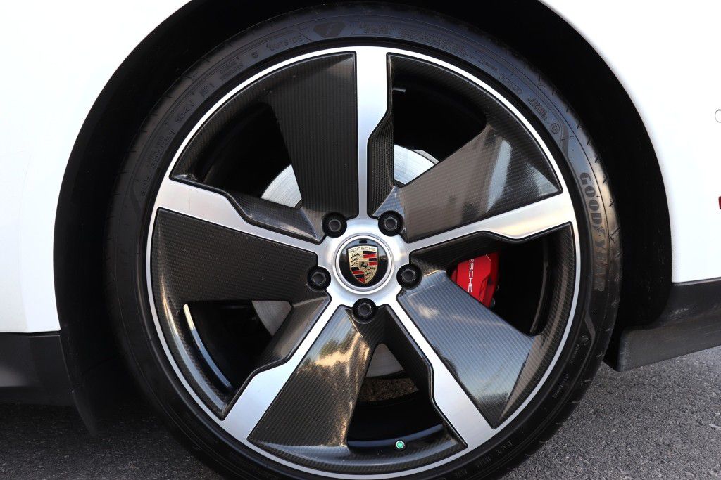 Photo 81 of this PORSCHE TAYCAN 4S