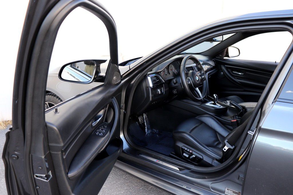 Photo 2 of this BMW M3 COUPE