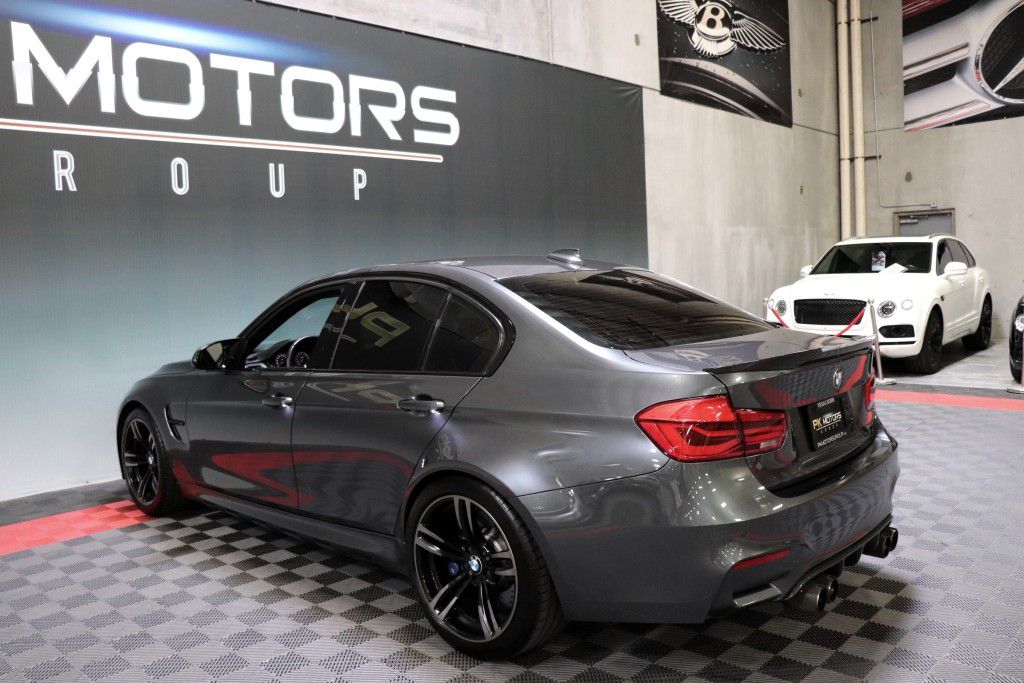 Photo 4 of this BMW M3 COUPE