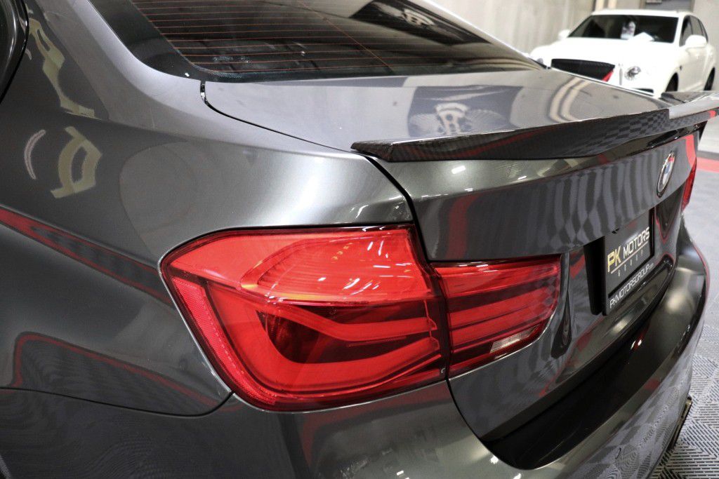 Photo 5 of this BMW M3 COUPE
