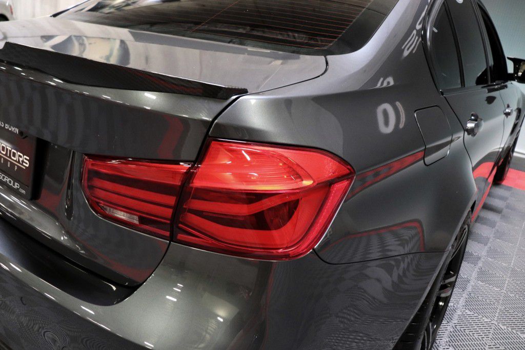 Photo 8 of this BMW M3 COUPE