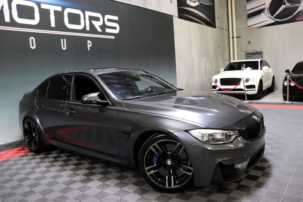 Photo 11 of this BMW M3 COUPE