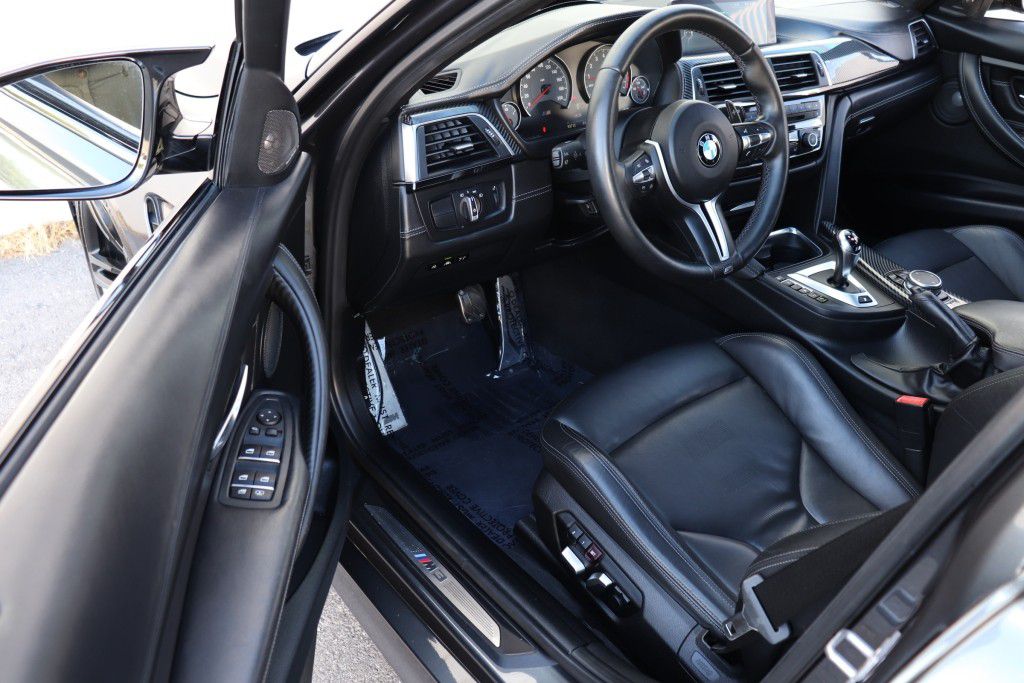 Photo 16 of this BMW M3 COUPE
