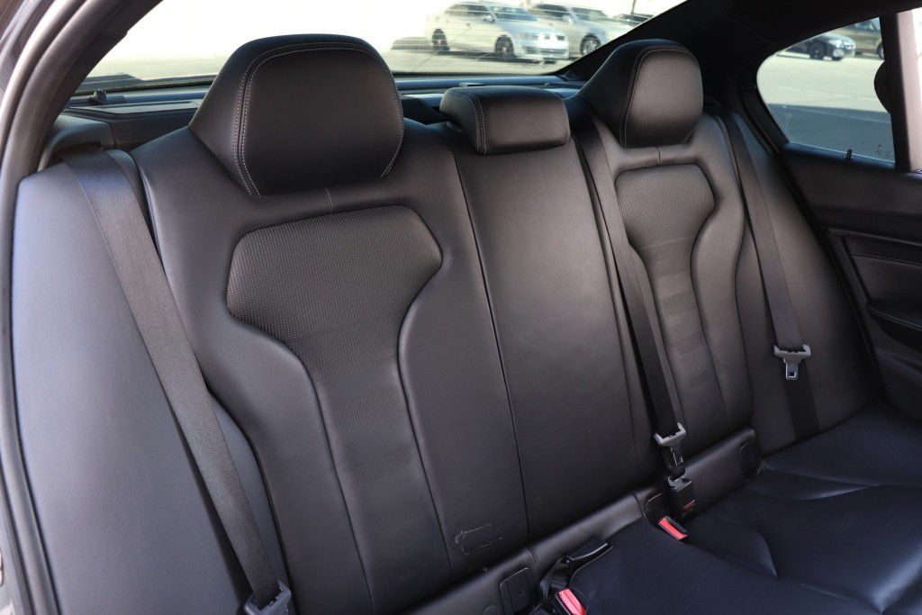 Photo 28 of this BMW M3 COUPE