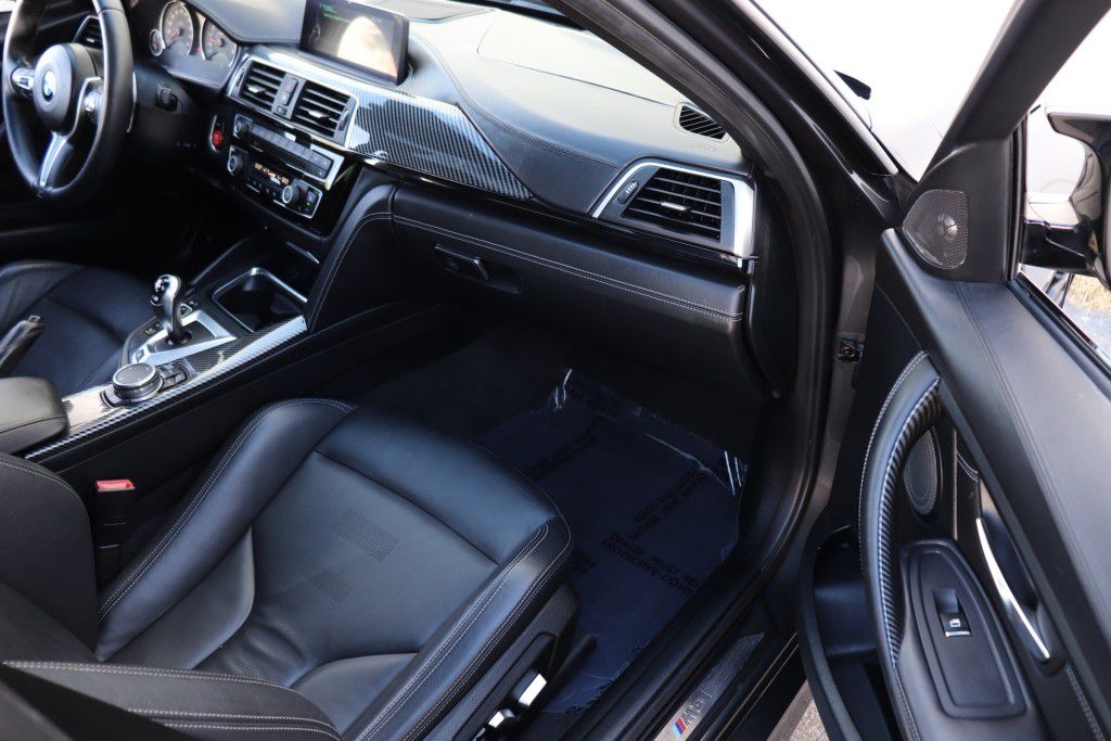 Photo 29 of this BMW M3 COUPE