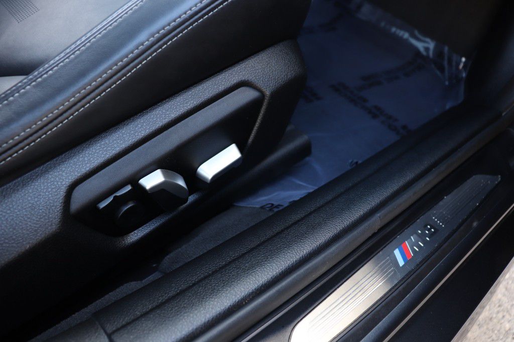 Photo 30 of this BMW M3 COUPE