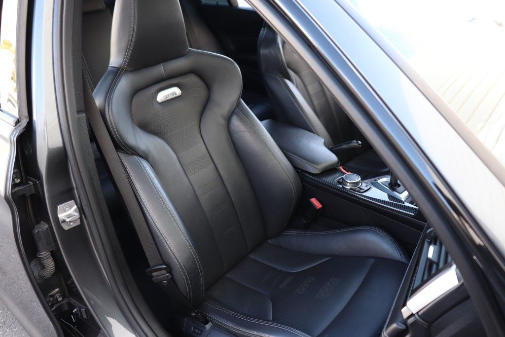 Photo 32 of this BMW M3 COUPE