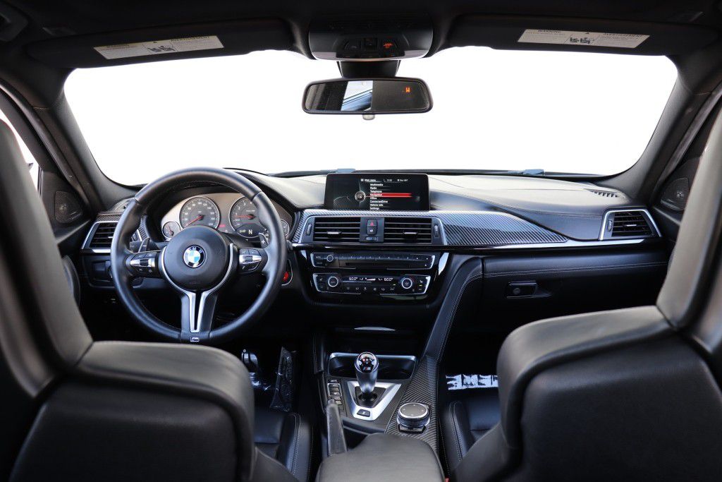 Photo 33 of this BMW M3 COUPE