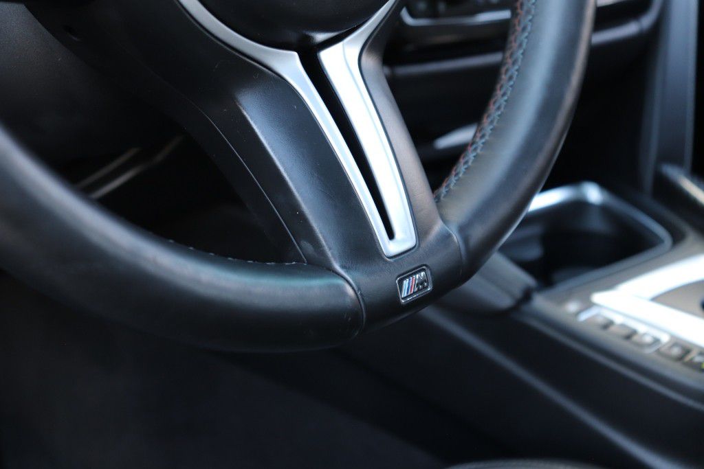 Photo 48 of this BMW M3 COUPE