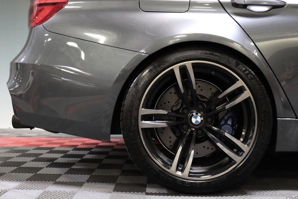 Photo 76 of this BMW M3 COUPE