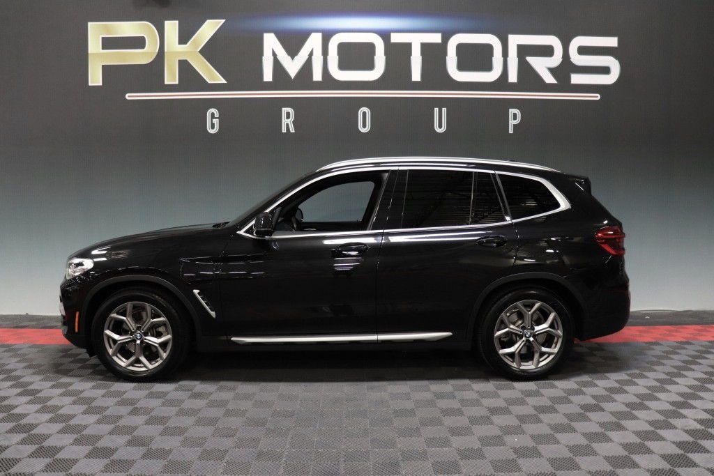 Photo 3 of this BMW X3 XDRIVE30E