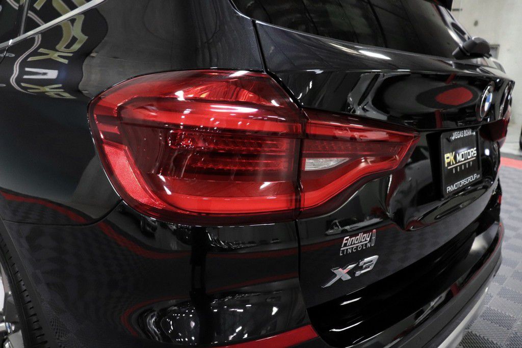 Photo 5 of this BMW X3 XDRIVE30E
