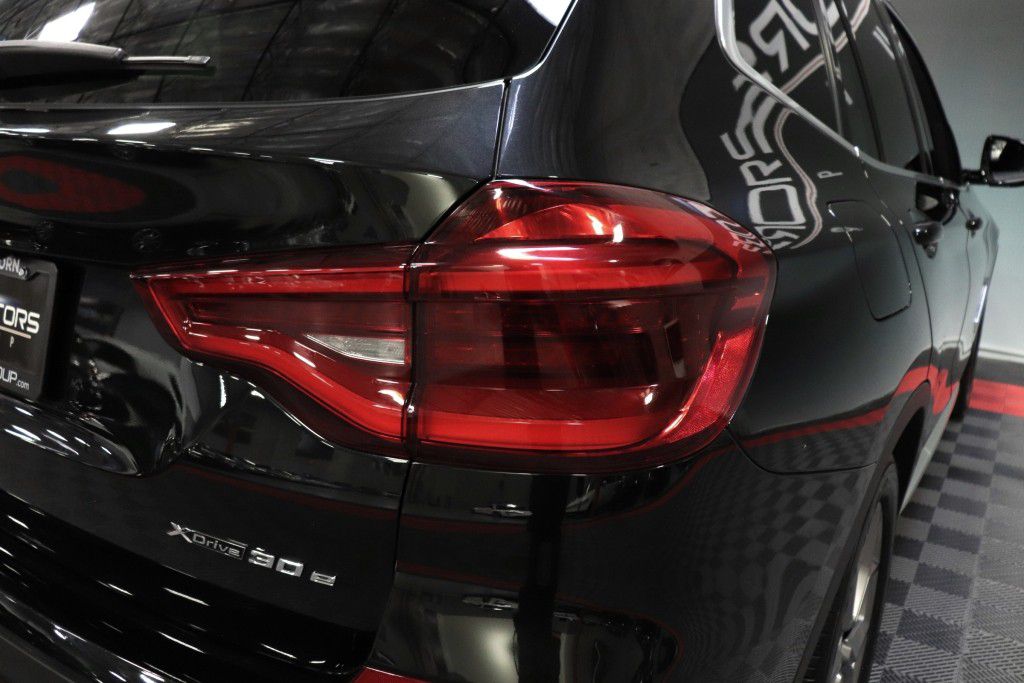 Photo 8 of this BMW X3 XDRIVE30E