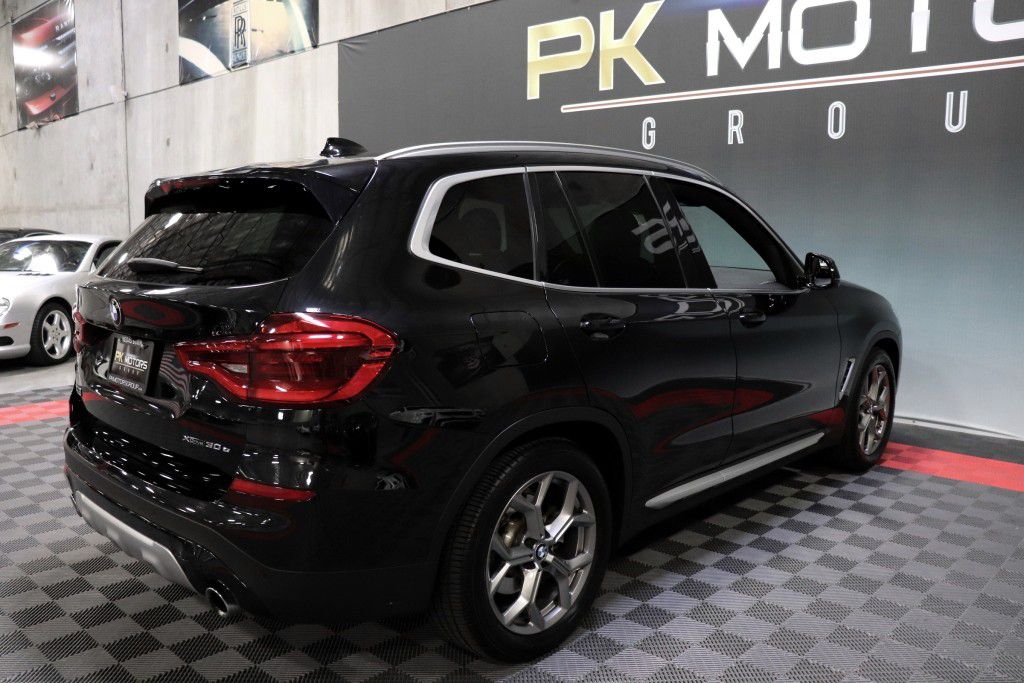 Photo 9 of this BMW X3 XDRIVE30E