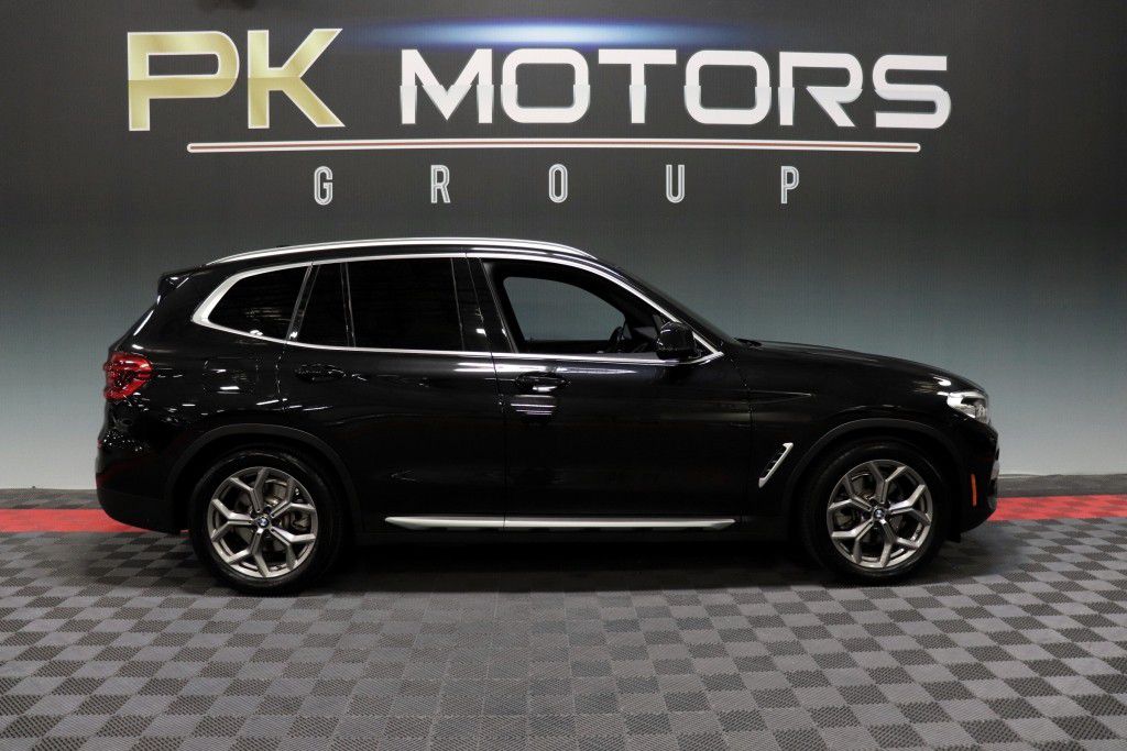 Photo 10 of this BMW X3 XDRIVE30E