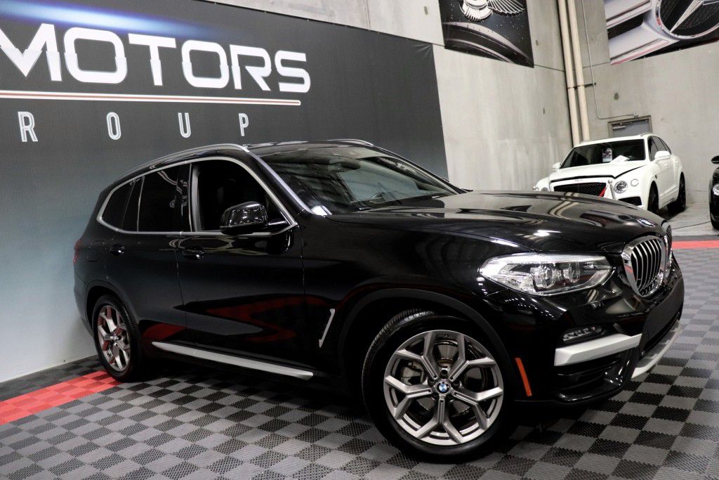 Photo 11 of this BMW X3 XDRIVE30E