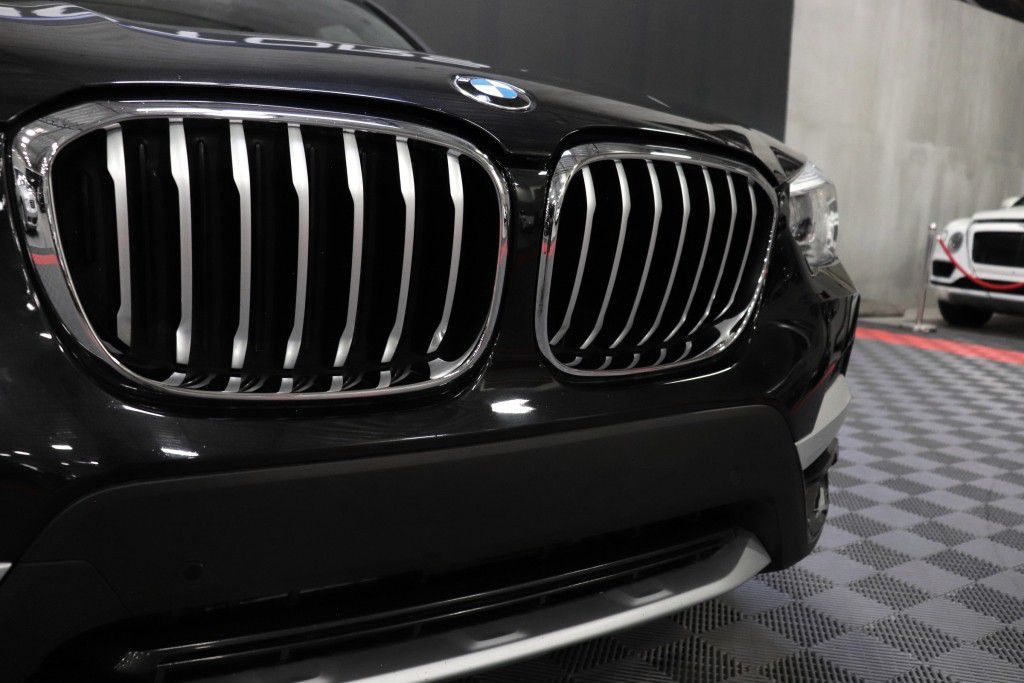 Photo 14 of this BMW X3 XDRIVE30E
