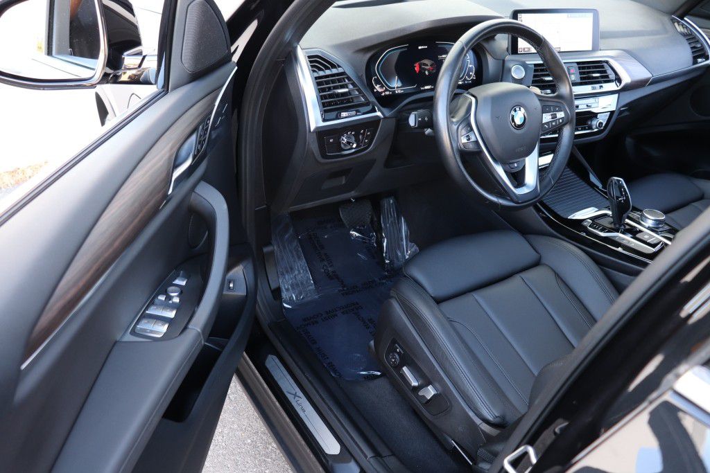 Photo 16 of this BMW X3 XDRIVE30E