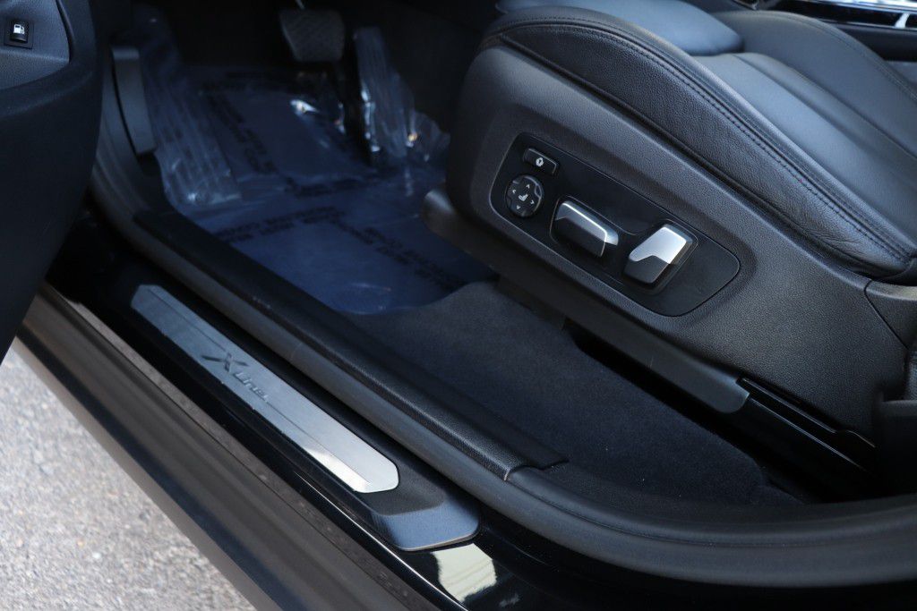 Photo 17 of this BMW X3 XDRIVE30E