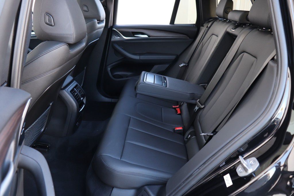 Photo 21 of this BMW X3 XDRIVE30E