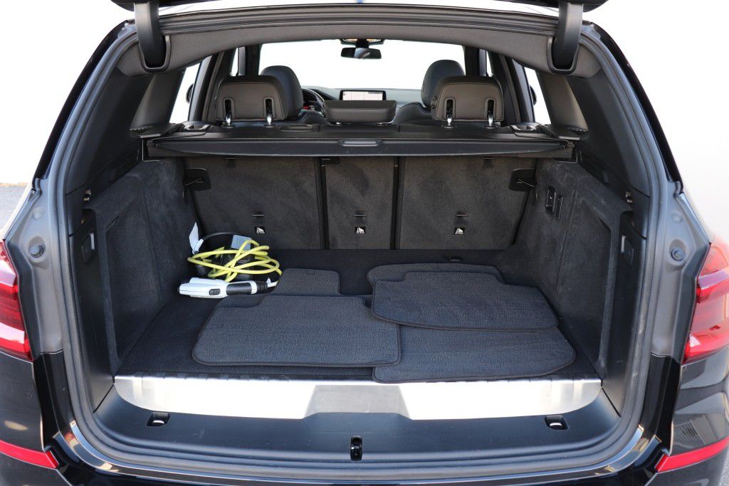 Photo 26 of this BMW X3 XDRIVE30E